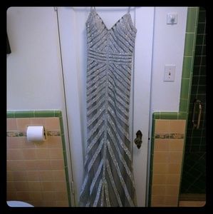 LONG SPARKLY DRESS [30% OFF] SIZE 6 NEVER WORN